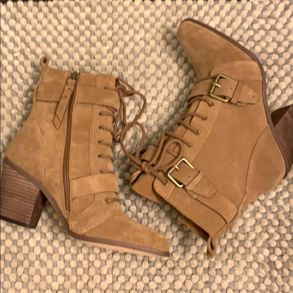 Neauteal bootoes! The color that goes with everything!